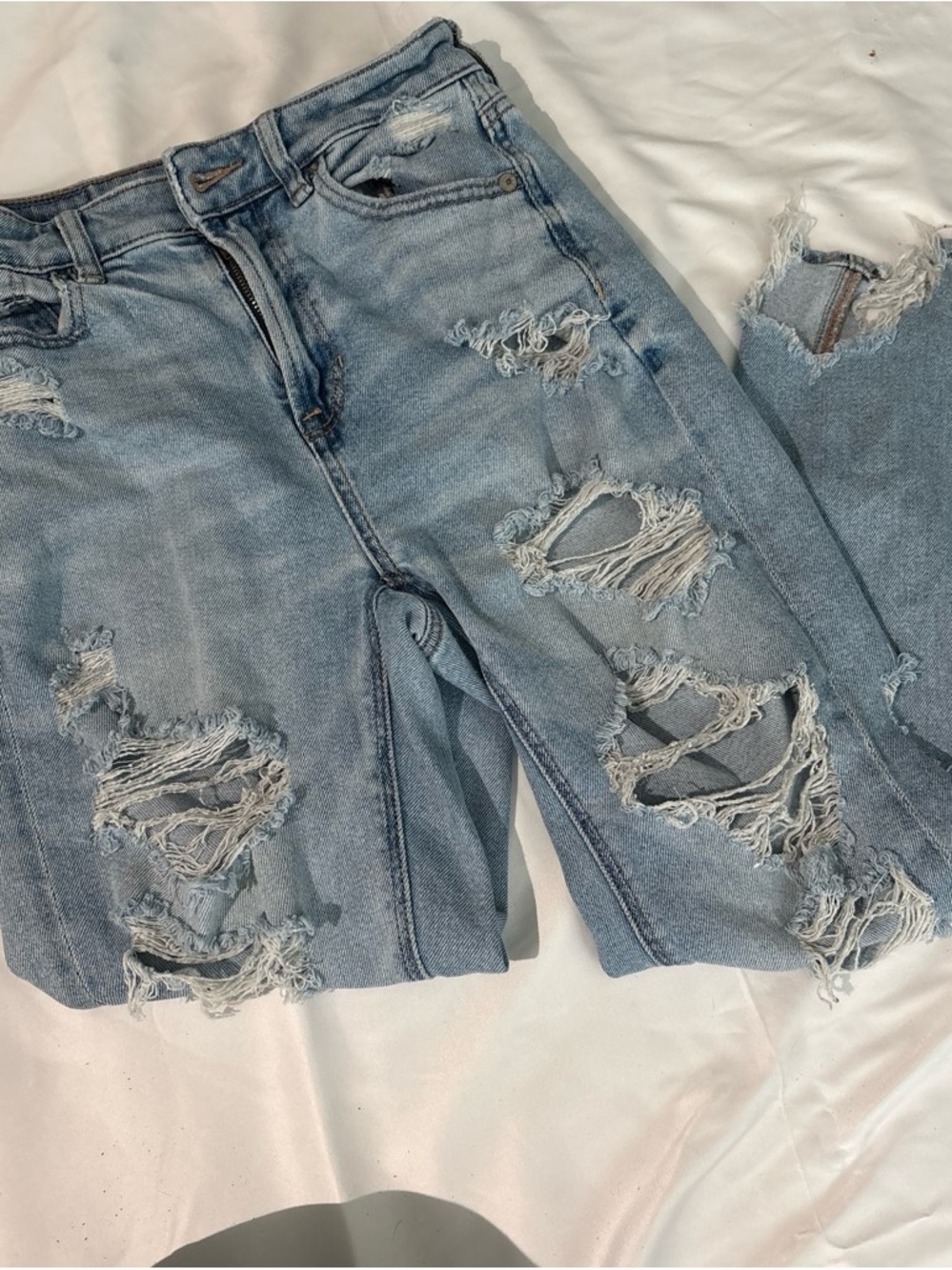 American Eagle Outfitters Light Blue Distressed Boyfriend Jeans